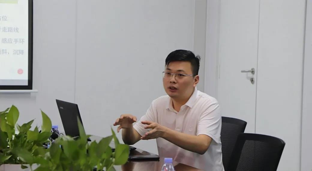 全咨会考察组赴皇岗口岸重建项目调研 (4).jpg